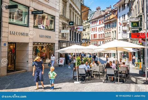 Shopping in Lausanne .